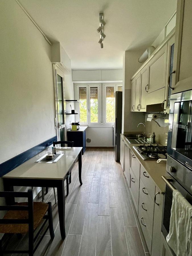 The Bright Place: Wide And Modern In Appartement Milan